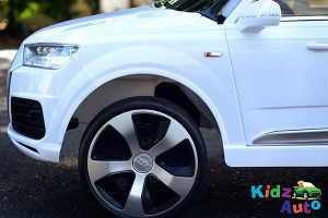 Audi-Q7-White-Ride-on-Car-Wheels